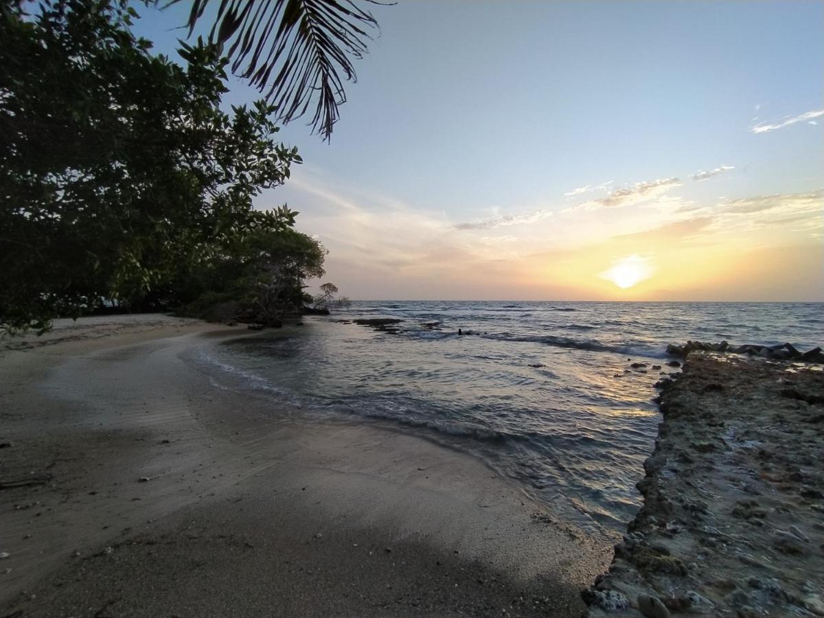ホテル Sol Y Mar Puerto Limon エクステリア 写真
